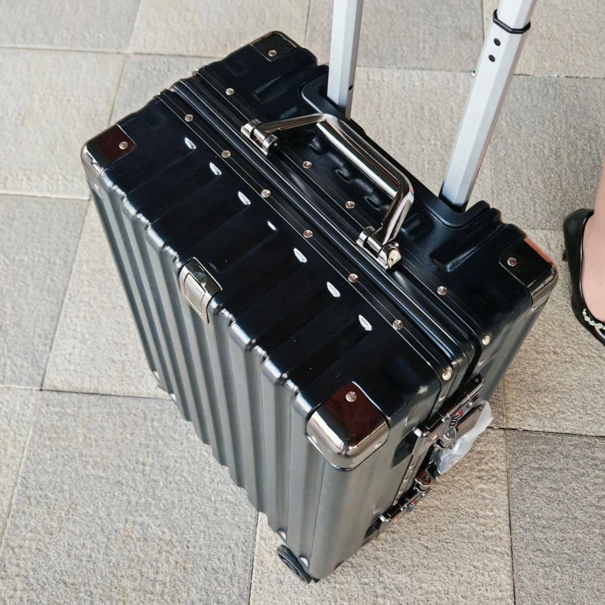 Aluminum Frame Hard Shell Trolley Suitcase